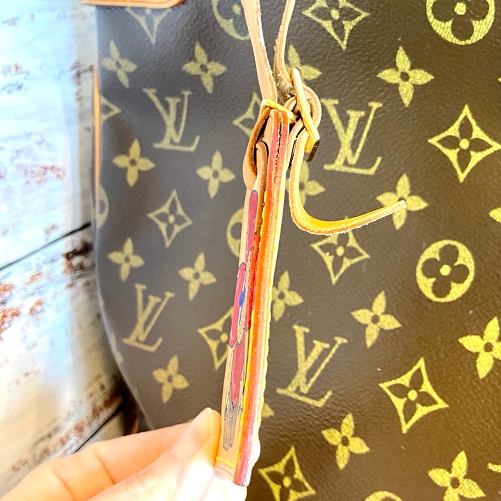 Louis Vuitton Leather tag with painted Vivienne - Picture 4 of 7